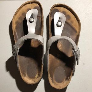 Birkenstock’s silver Gizeh - Great used condition